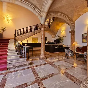 Born Hotel